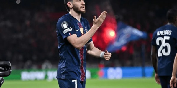 连续8场欧冠淘汰赛不败，巴黎追平里昂的法甲球队纪录