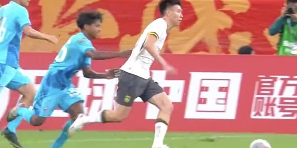 热议U22男足10球大胜：王钰栋高一档真大腿，踢个北马慌锤子