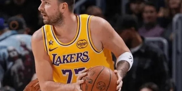 湖人复仇迎连胜，东契奇满分詹姆斯优秀，两替补也进红榜