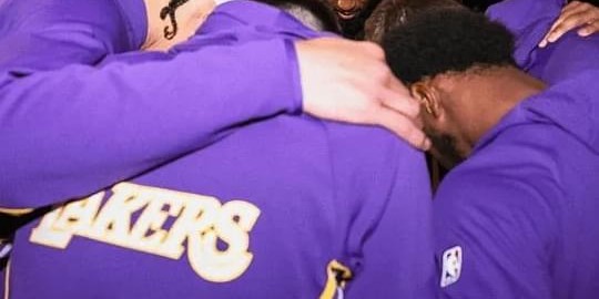 湖人复仇迎连胜，东契奇满分詹姆斯优秀，两替补也进红榜